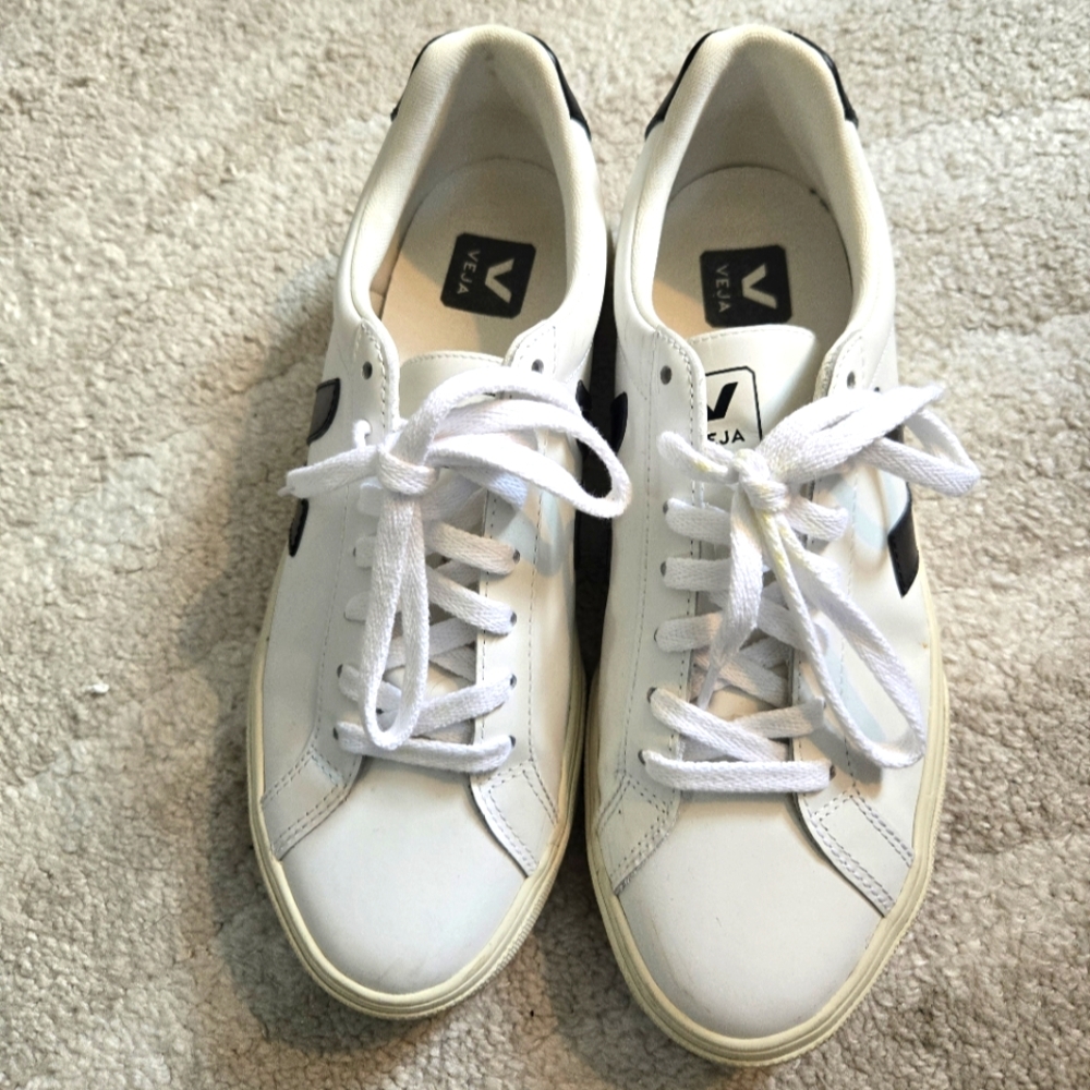 EUC Veja Sneakers